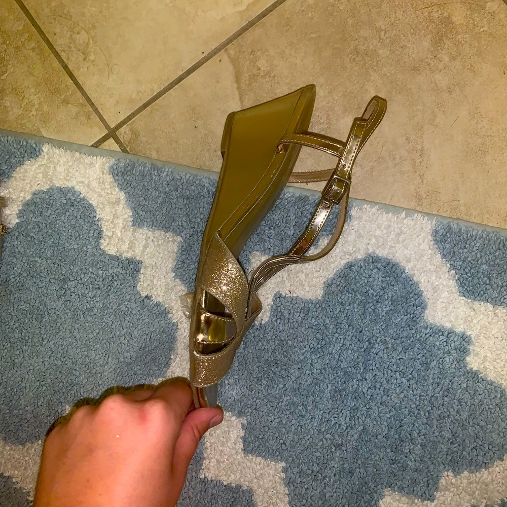 Gold wedges. They are a pair.